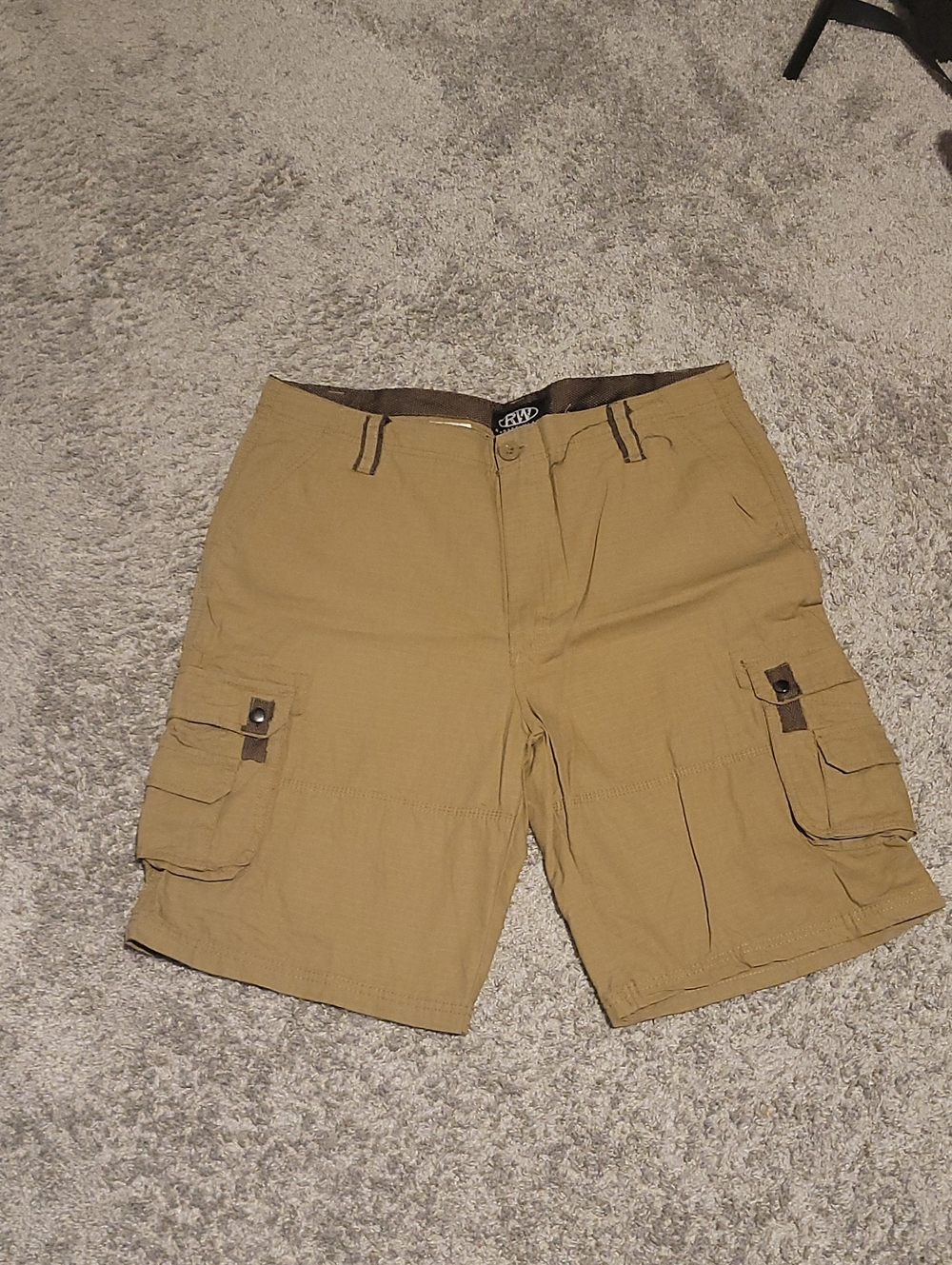 Men's Cargo Shorts in Tan with Utility Pockets